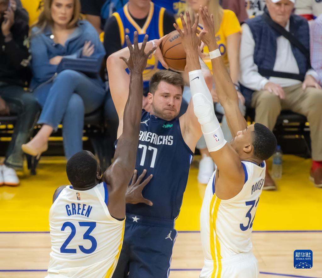 西甲：巴伦西亚5比1大胜赫塔费