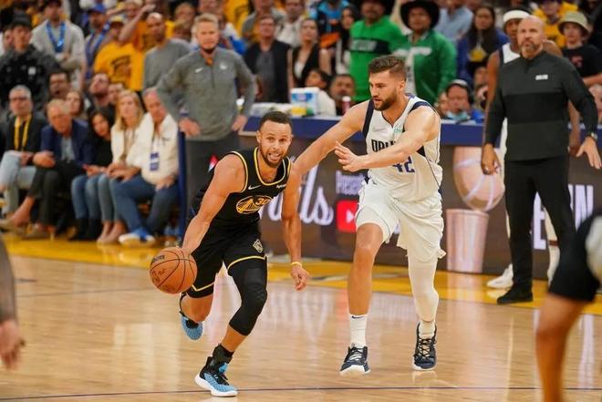 C罗谈到曼联和皇马，当时参加欧冠夺冠的经历有多难...